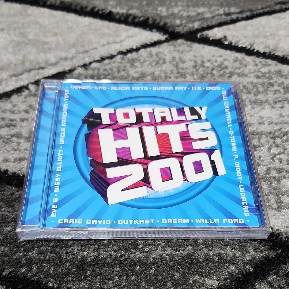 TOTALLY HITS 2001 VARIOUS ARTISTS CD POP- R&B- HIP-HOP
